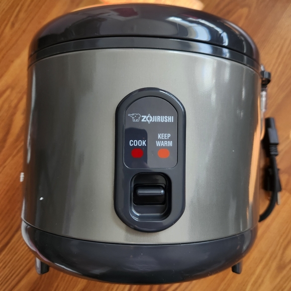zojirushi Other - Zojirushi NS-RPC10 Rice Cooker & Warmer - 5.5-Cup - Metallic Gray - Open Box